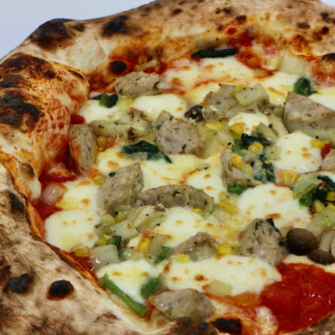 自家製ソーセージのピッツア